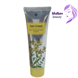 کرم ترک پای میکاوین با عصاره گل راعی و حجم ۵۰ میل یک محصول تخصصی برای ترمیم، بازسازی و نرم‌کردن پوست خشک و آسیب‌دیده کف پا است. این کرم با فرمولاسیون حرفه‌ای و ترکیبات گیاهی مرغوب طراحی شده تا علاوه بر رفع ترک‌های سطحی و عمیق، از ایجاد خشکی و زبری مجدد نیز جلوگیری کند. وجود عصاره گل راعی در این کرم، اصلی‌ترین نقطه قوت آن است؛ زیرا گل راعی یکی از مؤثرترین گیاهان ترمیم‌کننده در طب سنتی و مدرن محسوب می‌شود و نقش مهمی در بازسازی سلول‌های پوستی و تسکین التهاب دارد. کرم ترک پای میکاوین با بافتی سبک، جذب سریع و اثرگذاری مداوم، گزینه‌ای عالی برای افرادی است که به‌دنبال محصولی مطمئن برای رفع خشکی پا، ترک‌های دردناک و پوسته‌پوسته شدن هستند. این کرم، رطوبت پوست را در عمق بافت حفظ می‌کند و لایه‌ای محافظ ایجاد می‌کند تا پا برای ساعات طولانی نرم و مرطوب بماند. اگر از پینه، ترک‌های قدیمی یا خشکی شدید رنج می‌برید، استفاده مداوم از این کرم باعث می‌شود ظاهر پاشنه به‌تدریج صاف، روشن و لطیف شود. ترکیب عصاره گل راعی با مواد مغذی و آبرسان‎‌های قوی به این کرم قدرت چندمنظوره می‌دهد. گل راعی خاصیت ضدالتهاب، ضدباکتری و ترمیم‌کنندگی دارد و کمک می‌کند ترک‌ها سریع‌تر بسته شوند. از طرفی، وجود مواد نرم‌کننده باعث می‌شود لایه‌های مرده پوست نرم شده و راحت‌تر جدا شوند و پوست تازه جایگزین شود. حجم ۵۰ میل این محصول برای مصرف روزانه بسیار مناسب است؛ نه آن‌قدر کوچک است که زود تمام شود، نه آن‌قدر بزرگ که حمل آن سخت باشد. بسته‌بندی تیوپی و بهداشتی کرم نیز استفاده آن را ساده‌تر کرده است و می‌توان آن را در کیف، کشوی میز یا کنار تخت نگه داشت تا هر شب به‌راحتی استفاده شود. برای نتیجه‌گیری بهتر، پیشنهاد می‌شود پا را قبل از مصرف شست‌وشو دهید و کاملاً خشک کنید، سپس مقدار مناسبی از کرم را روی پاشنه، کف پا و اطراف انگشتان ماساژ دهید تا کاملاً جذب شود. اگر ترک‌ها شدید هستند، پوشیدن جوراب نخی بعد از مصرف باعث افزایش اثربخشی کرم خواهد شد. یکی دیگر از مزایای کرم ترک پای میکاوین، بوی ملایم و طبیعی آن است که هنگام استفاده حس آرامش ایجاد می‌کند و تجربه مراقبت از پا را لذت‌بخش‌تر می‌سازد. این کرم برای تمام افراد ازجمله کسانی که پوست بسیار خشکی دارند، افراد همیشه‌سرپا، ورزشکاران، یا کسانی که در فصول سرد دچار ترک پا می‌شوند، کاملاً مناسب است. استفاده منظم از این کرم نه‌تنها ترک‌ها را درمان می‌کند بلکه از بازگشت آن‌ها نیز جلوگیری می‌کند و باعث می‌شود پوست پا همیشه نرم، شاداب و سالم بماند. اگر به‌دنبال یک کرم ترک پای مؤثر، مقرون‌به‌صرفه و گیاهی هستید که در مدت کوتاه نتایج قابل‌مشاهده داشته باشد، کرم ترک پای میکاوین با عصاره گل راعی حجم ۵۰ میل قطعاً یکی از بهترین انتخاب‌ها برای شماست.